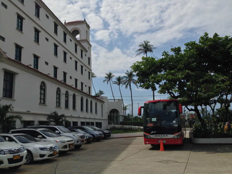 Hotel Caribe - Parkplatz unter karibischen Palmen