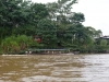 Mit dem Boot geht´s zum Hotel - unser Bus wird sicher (bewacht) abgestellt (bei Tena - Amazonastiefland)
