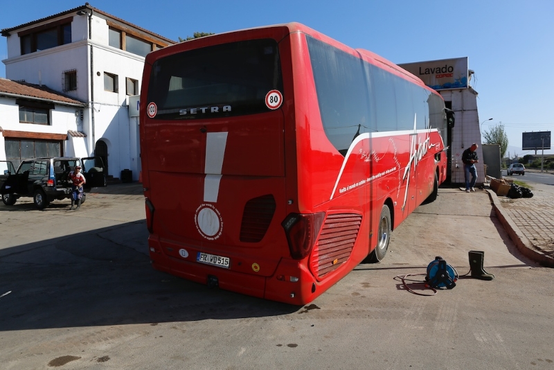 In La Serena haben wir nach langer Suche eine Möglichkeit gefunden unseren Bus zu waschen.