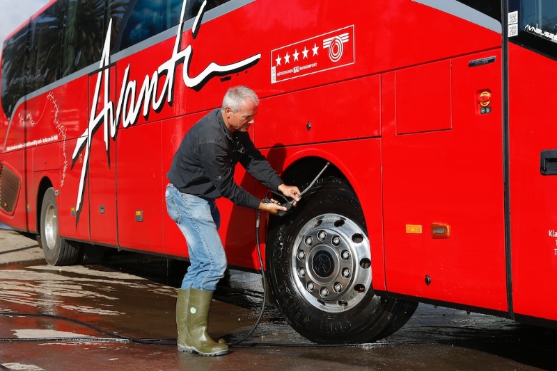 In La Serena haben wir nach langer Suche eine Möglichkeit gefunden unseren Bus zu waschen.