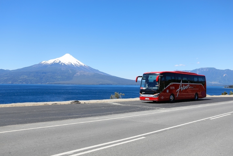 Bus und Vulkan