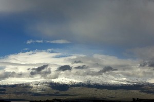 Ararat hinter Wolken. Bild von Anatoli Reklin
